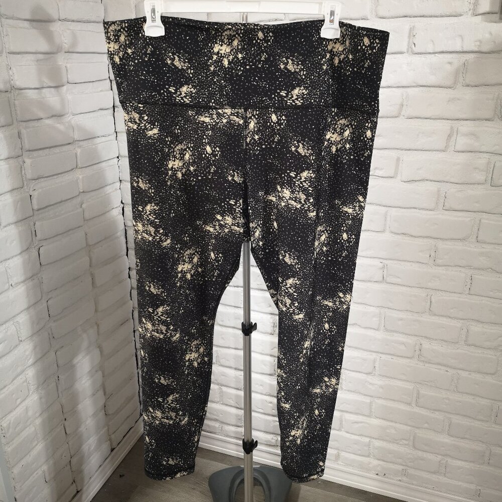 Old Navy Ladies Size 3X Black w/ Pattern Powersoft Extra High Rise Leggings